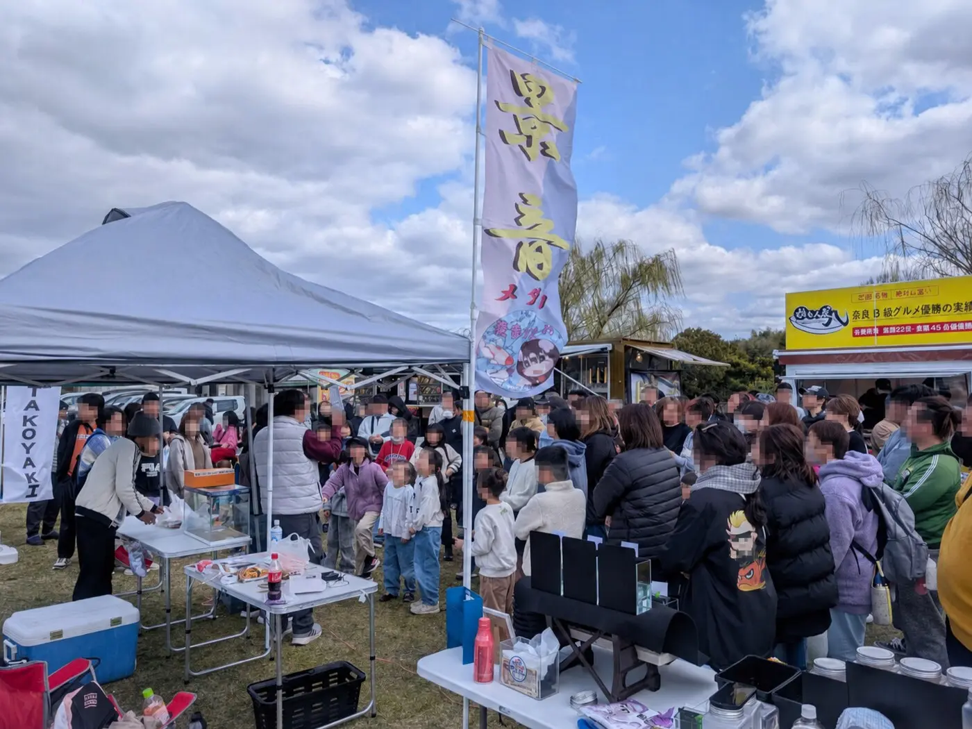 メダカイベントで多くの来場者が集まる会場の様子